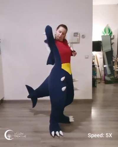 I made a Garchomp cosplay for BDSP!