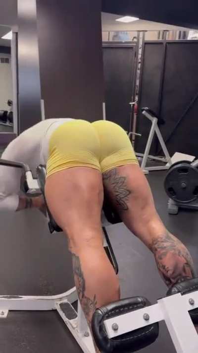 Gluts of Glutes everywhere - Numzziii from TikTok