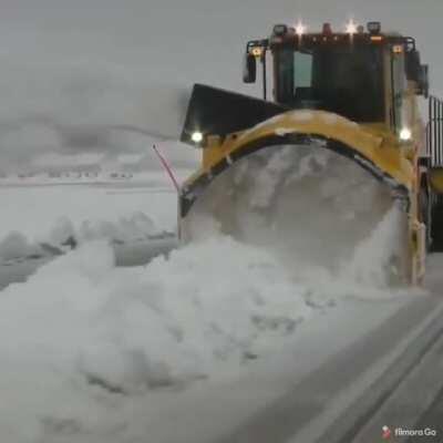 Snow slurping vehicle