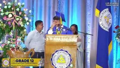 Class Valedictorian publicly confessed to his crush in his speech