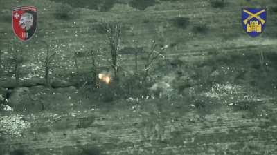 Drone/First person footage of Ukrainian fighters from the 63rd Mechanized Brigade assaulting Russian positions near Terny, Lyman direction. Capturing at least 3 Russian soldiers.