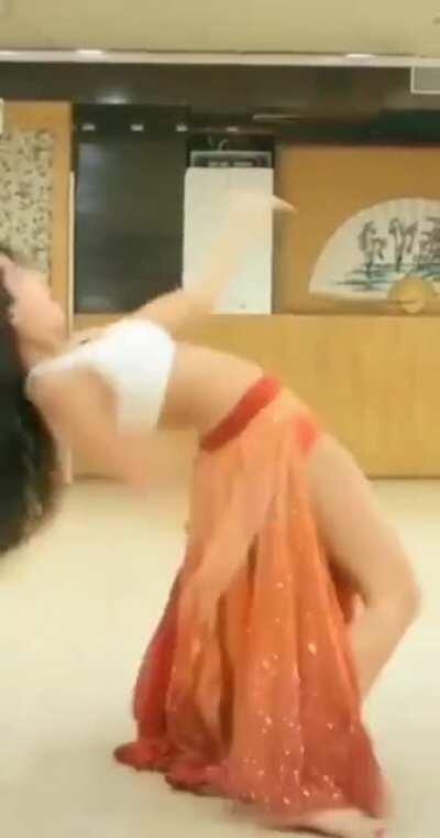 The whore Nora Fatehi is here to give us a private dance before we fuck her brains out.