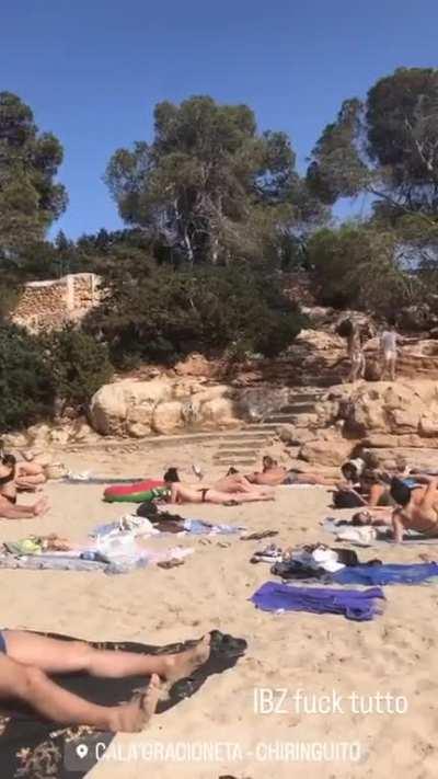 After searching all day, I have to report a story from a person in the same beach with her. Enjoy (she is the one blond standing up!)