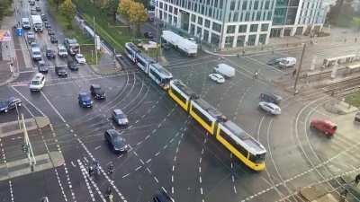 Timelapse of traffic in the intersection of Otto-Braun-Straße and Mollstraße