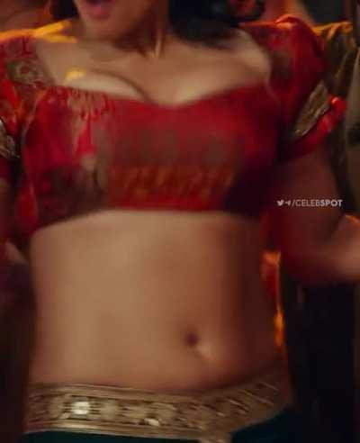 Regina Cassandra knows to drain out her young horny audience