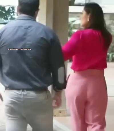 Thick ass of milf kareena 🔥