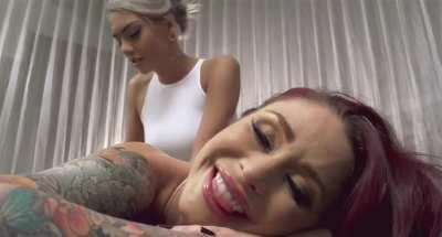 Fingering Massage Lesbian