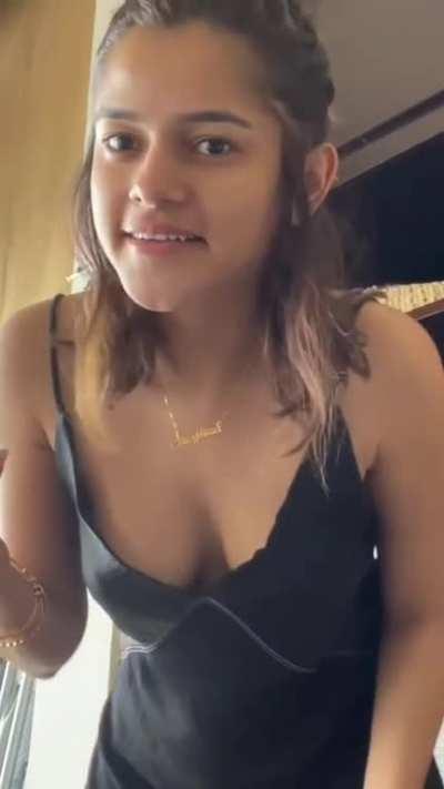 Meghna Kaur going Braless and giving us Heavenly view one of the Best Cleavage Flaunt till Date