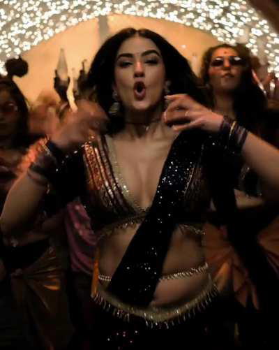 Kavya Thapar Bounce ( • ) ( • ) 🤤