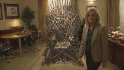 TIL that there is an extended scene of Leslie gifting Ben the Iron Throne