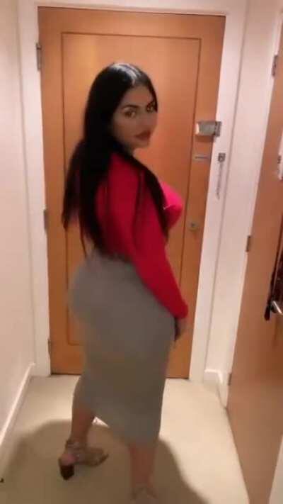 L5swa big booty India need that big dick