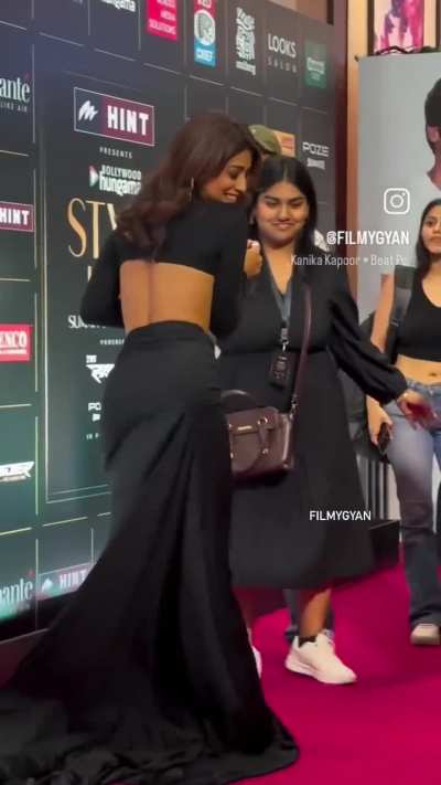 Shriya Saran 🍑