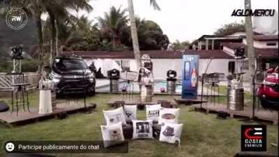 Polícia invade casa errada durante operação em Angra dos Reis (RJ), com direito a tiros de helicóptero, e acaba com live de grupo de pagode