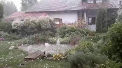 🔥 Hailstorm in München Germany june 10th 2019. Tennisbal sized.