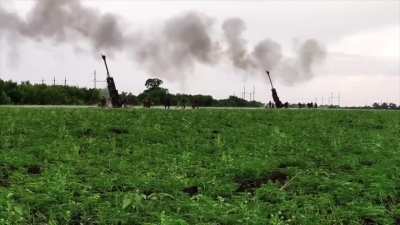 Two Ukrainian M777 firing in tandem on Russian positions, unknown location.