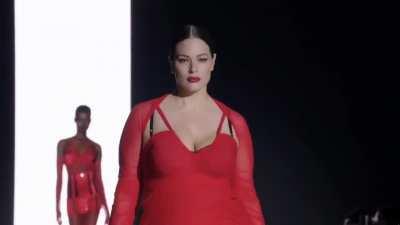 Ashley Graham (Dolce &amp; Gabbana Fall Winter 2023)