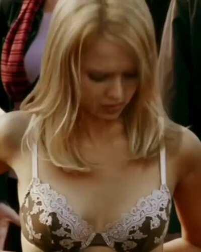 Jessica Alba Stripping in Public - Fantastic Four (2005)