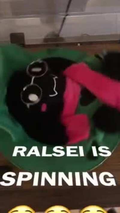 Ralsei is Spinning 😳😳😳