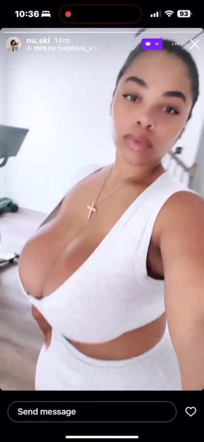 Tits jiggling