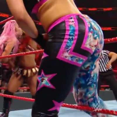 bayley ass zoom