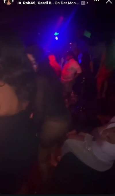 Liyah Mai twerking in club