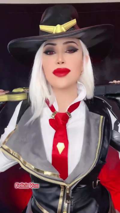 Ashe cosplay from Overwatch by Felicia Vox