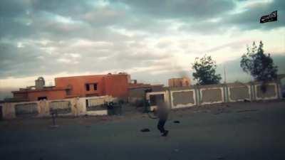 Rare footage of the Libyan extremist Ansar Al Sharia attack LNA positions in the Ganfouda district 