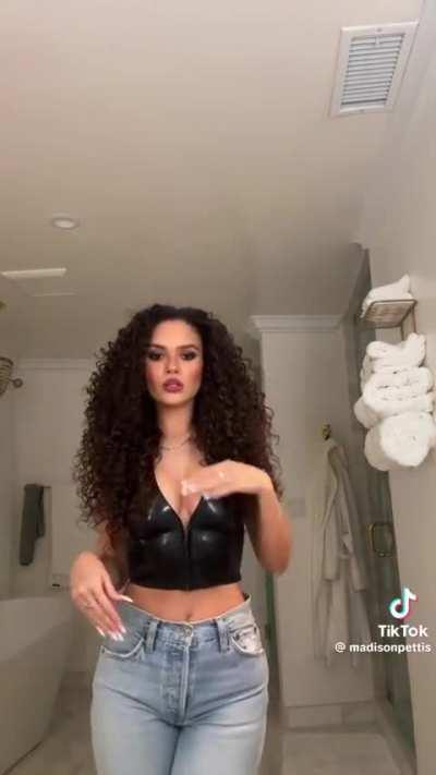 Madison Pettis 