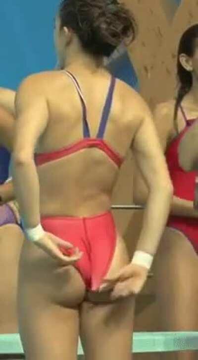 Beautiful Women's Diving Star Meghan Houston Struggles with Wedgie at Competition 2