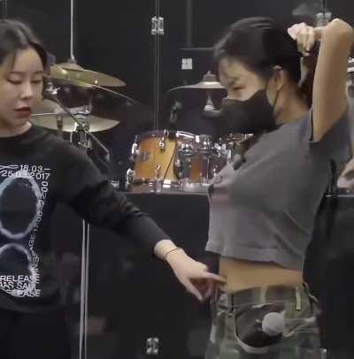 Mamamoo is obsessed with belly Buttons ft. Hwasa and Wheein