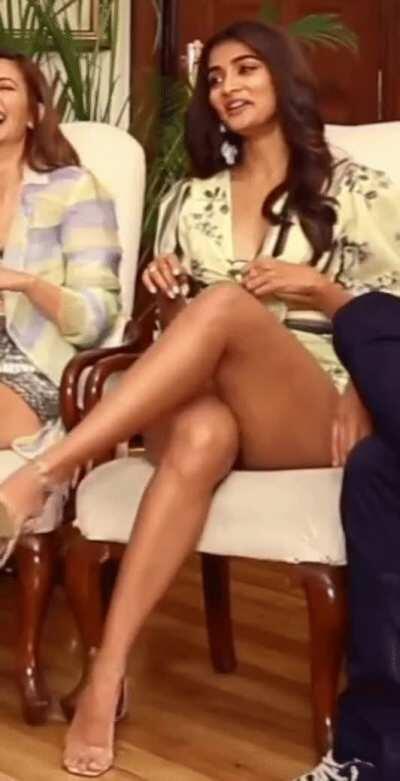 Heavenly thighs of pooja hegde