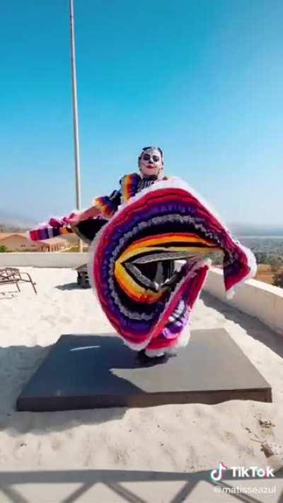 Mexican Zapateado dance - Look at how the dress beautifully flows