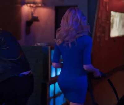 God damn does her ass look good in that tight dress