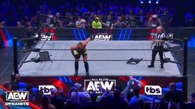 [SPOILERS] AEW Dynamite: The champ marks out for an old school move during the main event