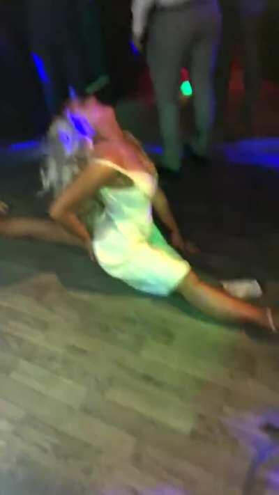 WCGW if I do the splits in a bodycon dress