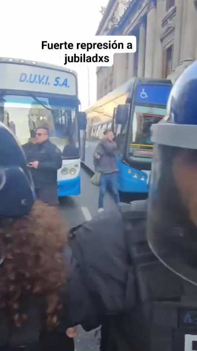 Así se vivió la manifestación de los jubilados en contra del veto