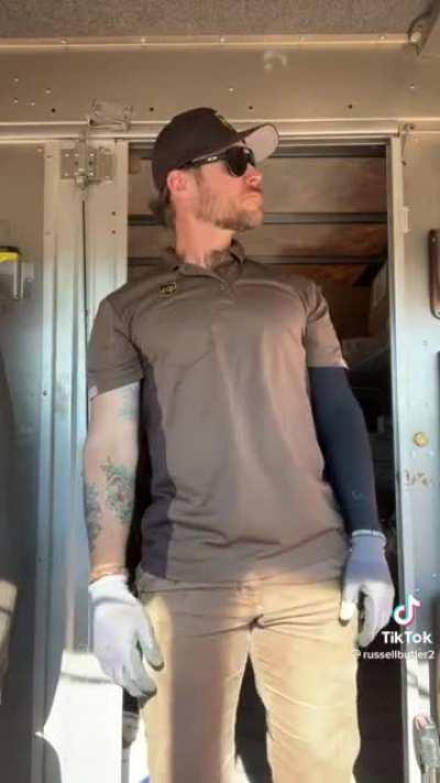 Why doesn’t my UPS guy dance like this when delivering MY packages?!?