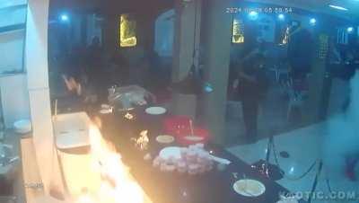 Steakhouse Employee nearly Burns Down the Building. TF was he Pouring 