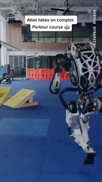 A robot takes on a complex parkour course!