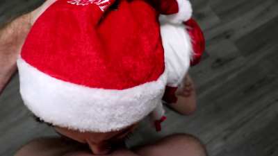 Santa's little helper has a deepthroat