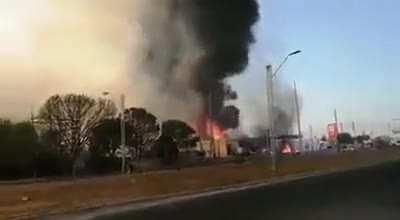 Fuerte explosión de pipa en Hidalgo deja 10 vehículos calcinados, 2 muertos y 4 heridos