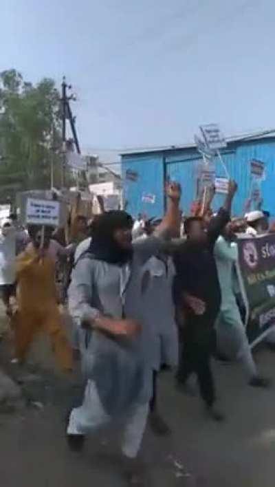 Protest against France. Literal translation of slogan &quot;Gustakh Nabi ki ek Saza, Sar tan se Juda Sar tan se Juda&quot; is &quot;Whoever disrespects Prophet, he should be beheaded&quot;