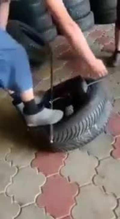 Tyre smugglers show off their techniques