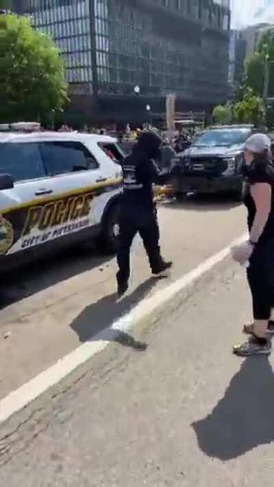 Video of the anarchist who started attacking the Pittsburgh Police car and who left immediately after.