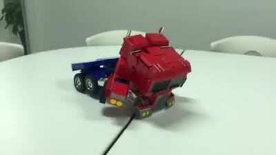 This Transformers robot actually living up to its name