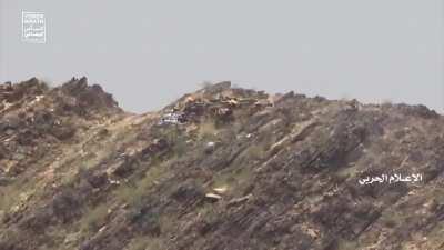 Houthi fighters engage IS/AQ fighters in close quarters combat on a mountaintop - Al-Bayda - 8/21/20