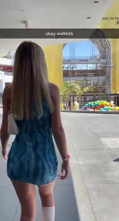 Ass so fat that the dress keeps riding up