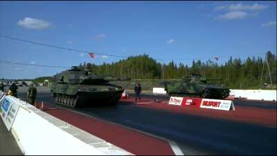 Stridsvagn 122 vs Stridsfordon 90