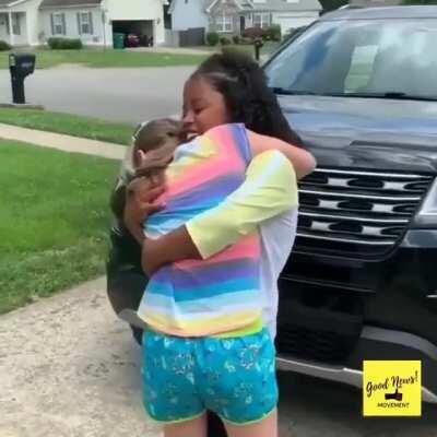 These two 9-year-old best friends since kindergarten in Louisville, Kentucky reunite after 3 months in quarantine.