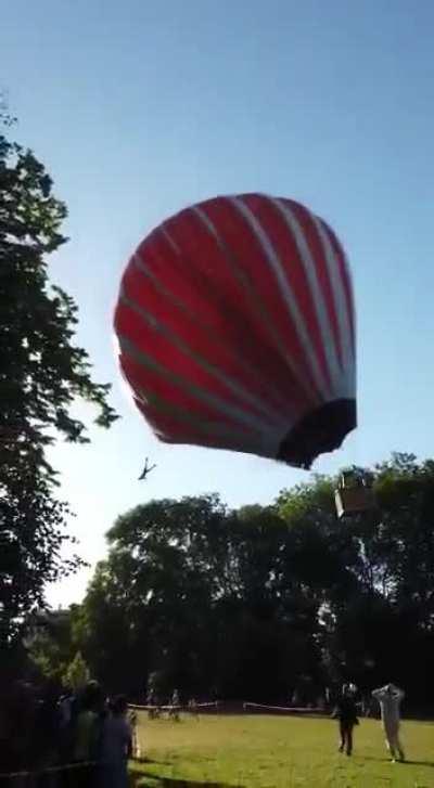 Como voar de balão clandestinamente